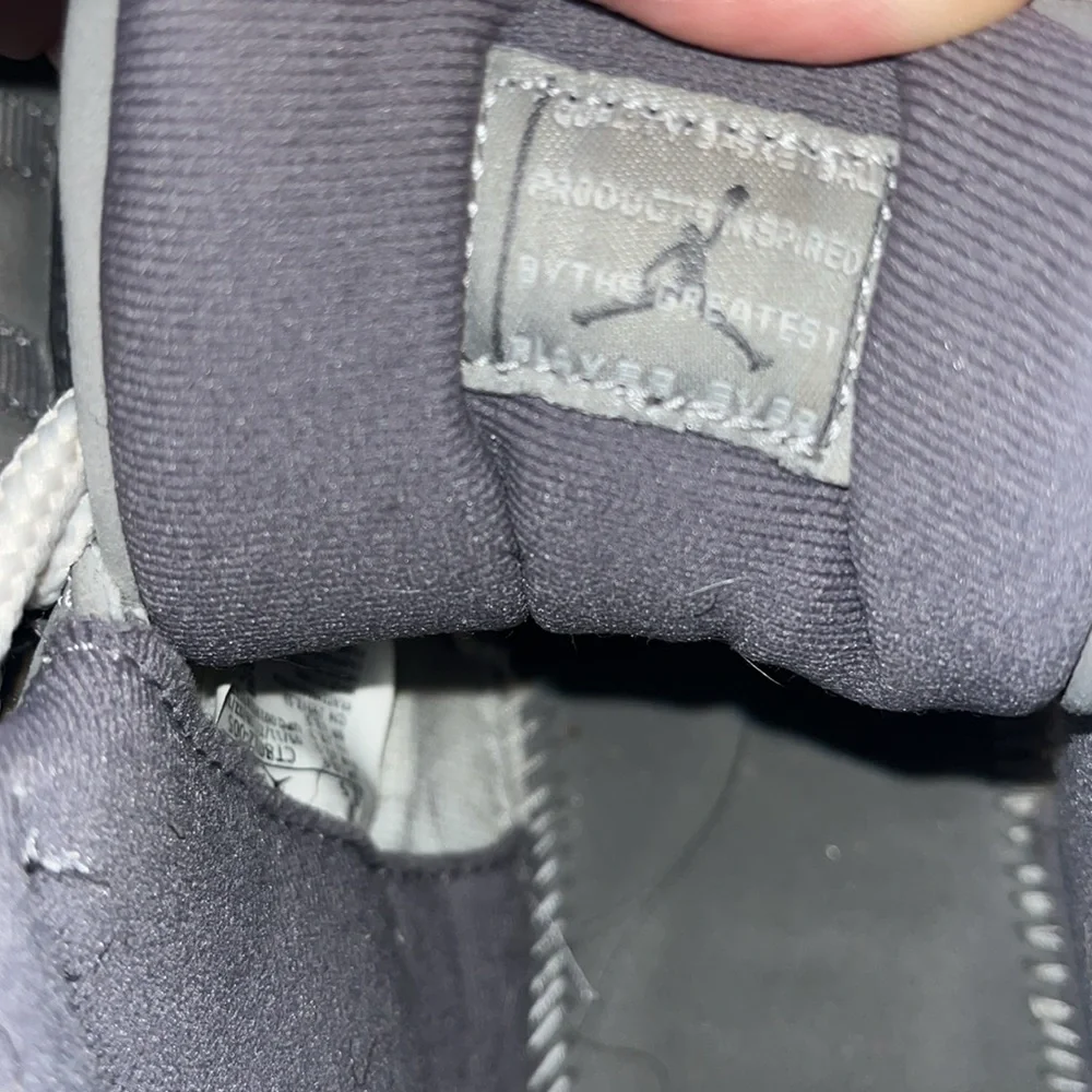 Jordan Men's Sneakers in Gray and White